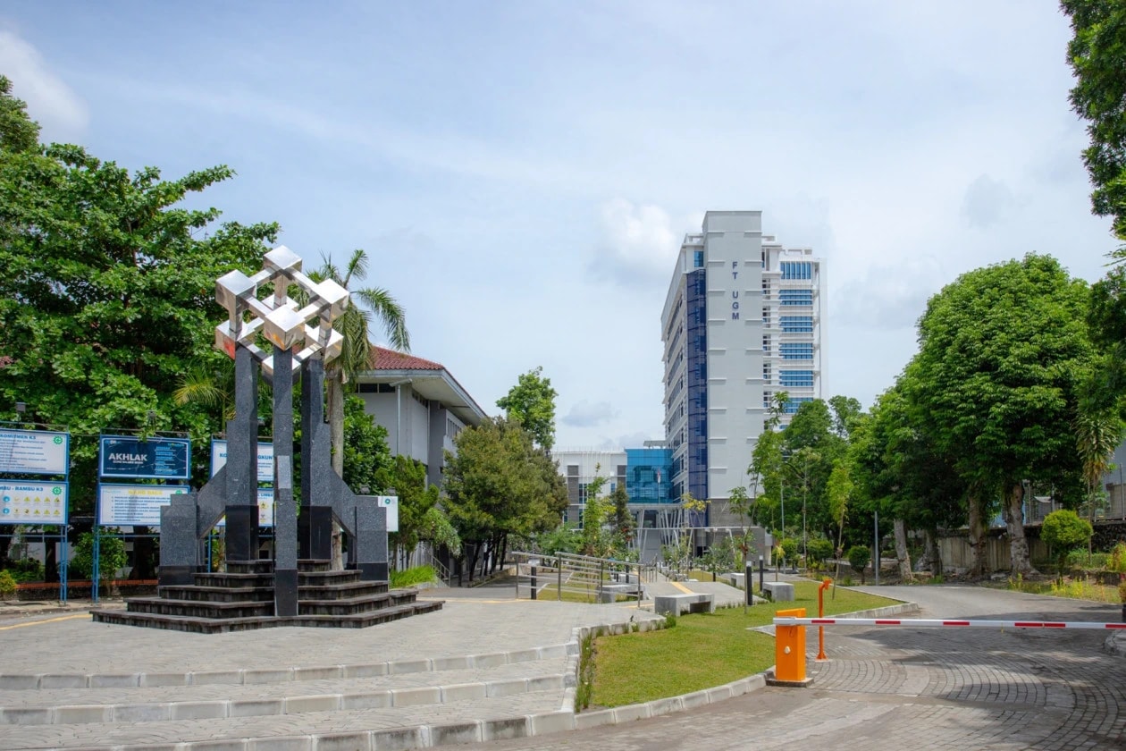 FT UGM Background